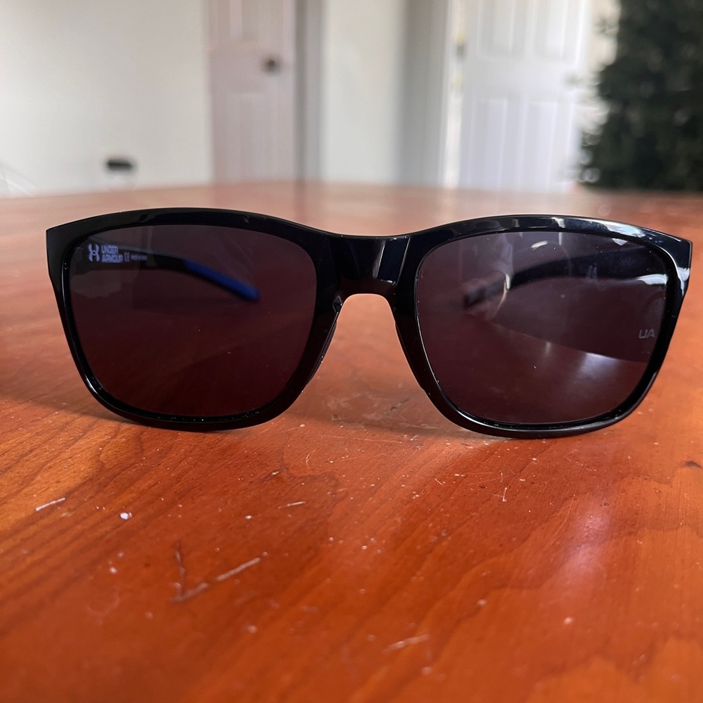 Under Armour sunglasses model Hustle excellent condition